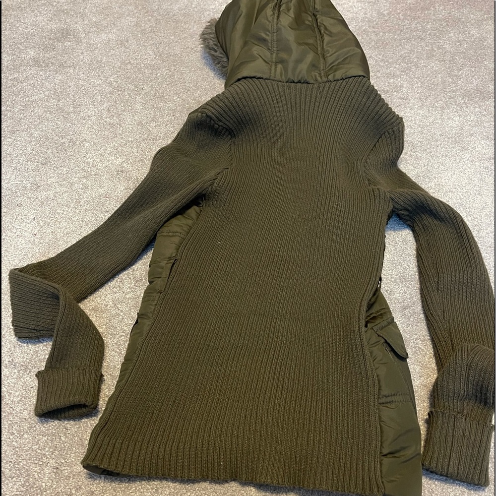 Green coat with sweater sleeve - Picture 2 of 2